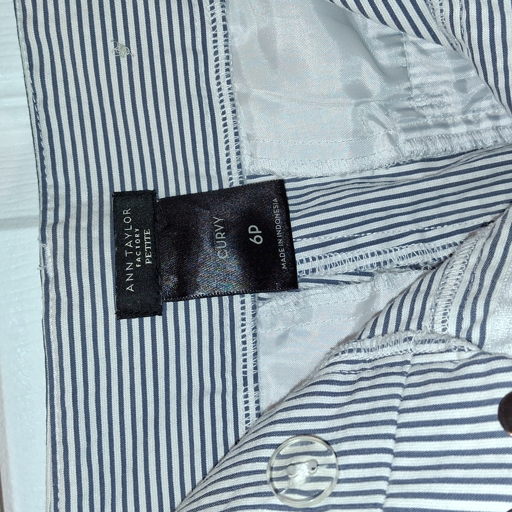 Ann Taylor Navy and White Striped Pants. Size 6p. - Picture 6 of 9